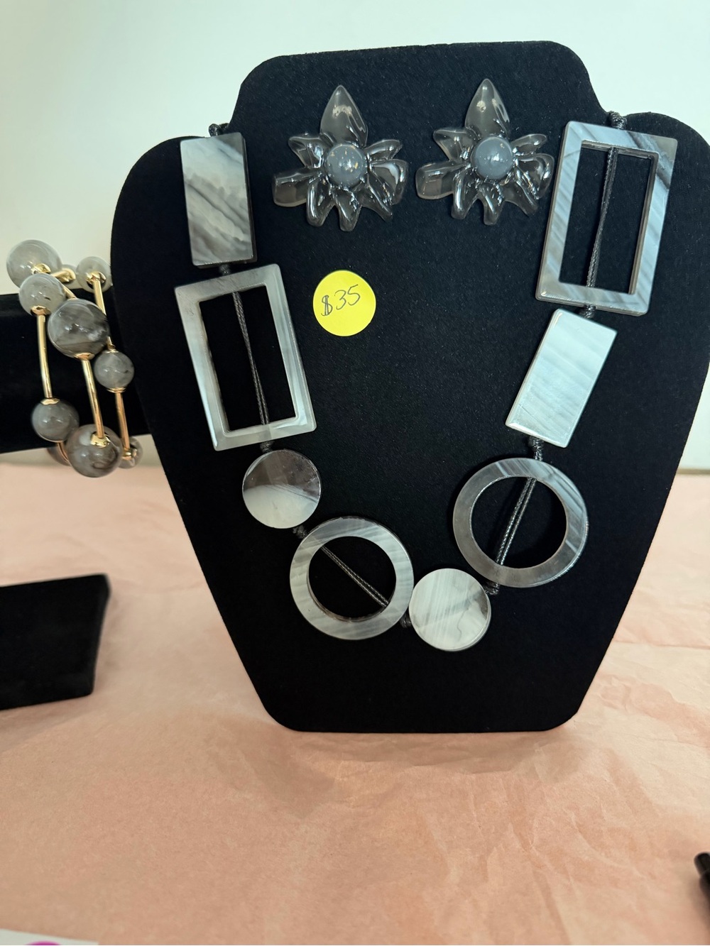 Gray Resin Geometric Necklace and Earring Set